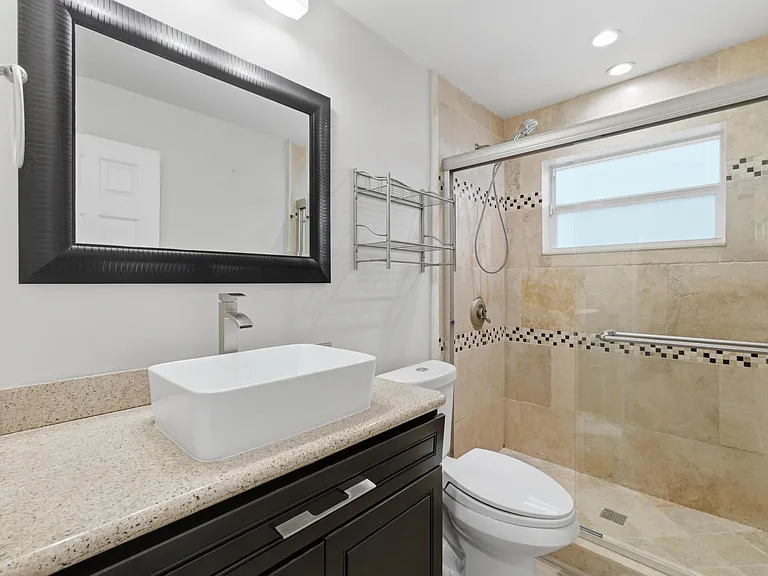 1921 NE 28th Ct — Photo 23