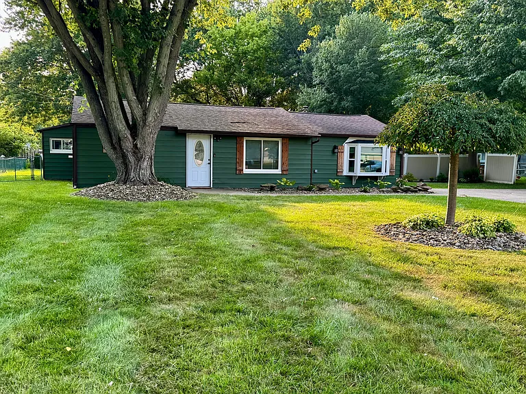 12755 Vincent Dr — Photo 4