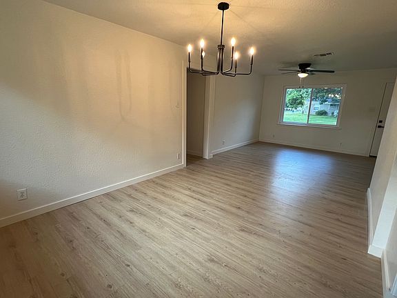 3rd image of 2600 Woodlawn Dr
