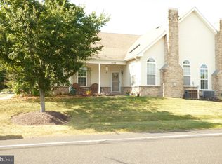 2028 Rose Dr, Pennsburg, PA 18073