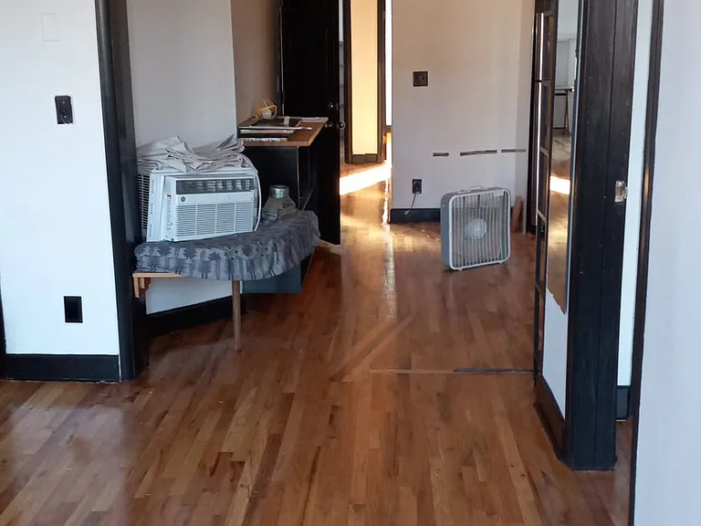 1094 Bedford Ave #2 — Photo 8