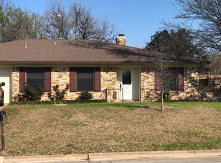 204 Cooper Dr, Hurst, TX 76053