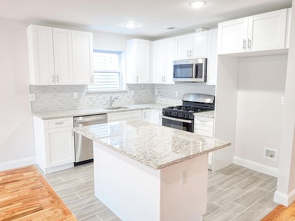4th image of 410 S 11th St #1