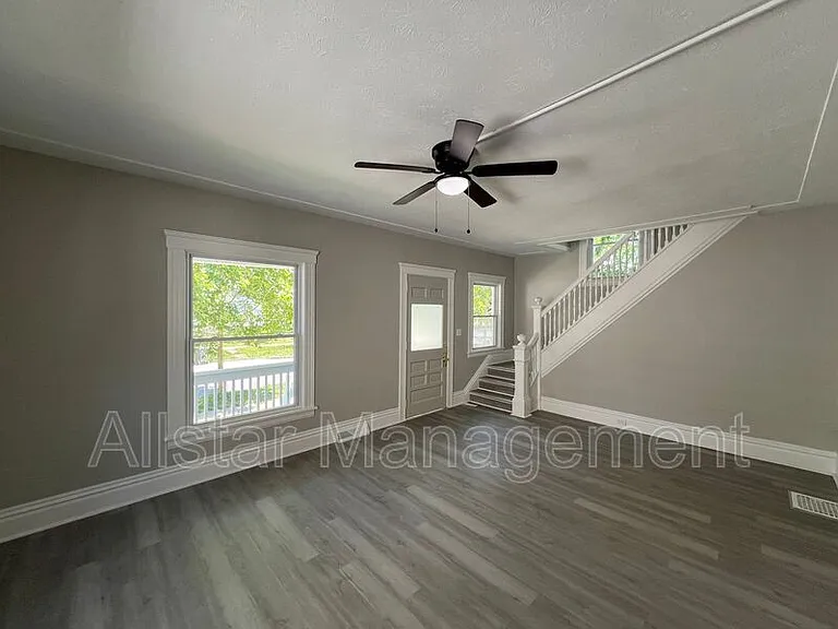 915 East Ave — Photo 4