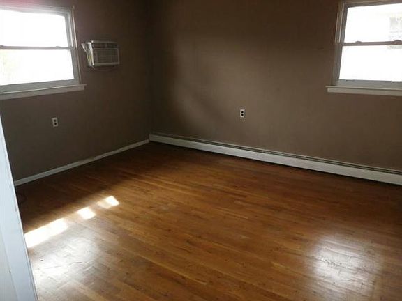 3rd image of 2253 Mount Hood Ln