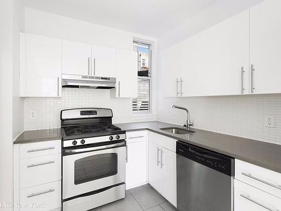 3rd image of 764 Manhattan Ave APT 2B
