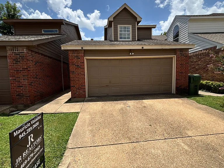 804 Saint Andrews Ct — Photo 1