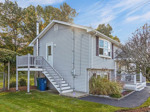 3rd image of 7 Phyllis Dr