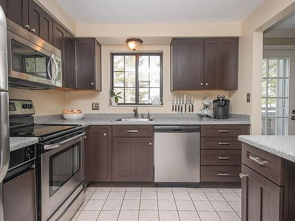 5th image of 107 Woodcrest Dr