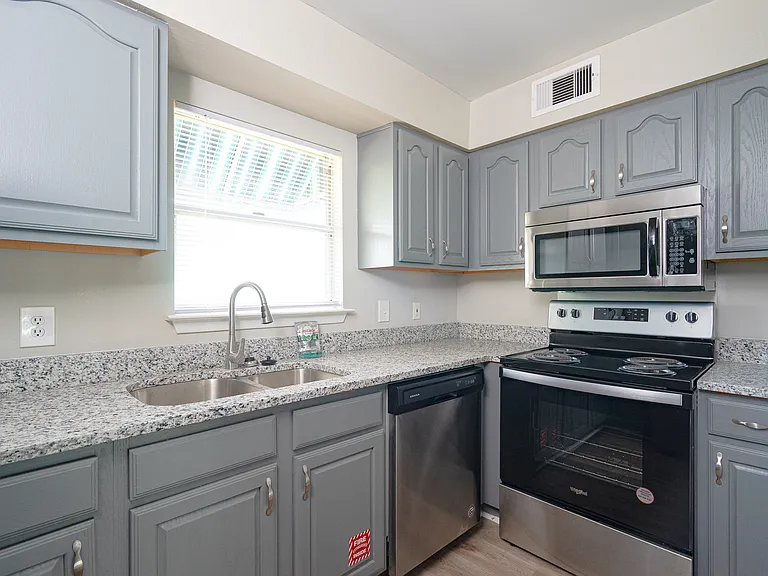 Somerset Oceanside Apartments — Photo 6