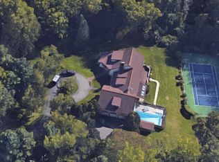 5 Metacom Dr, Simsbury, CT 06070