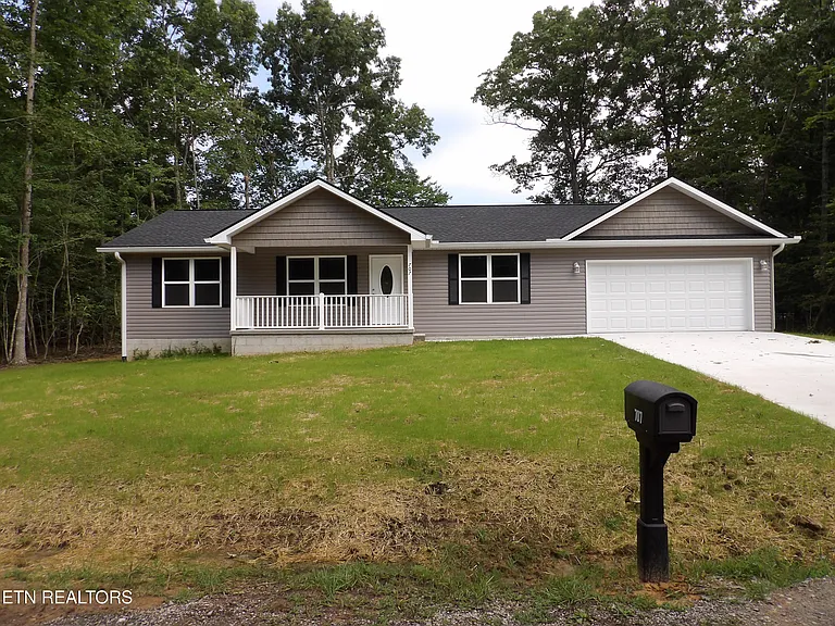 707 Oneida Ln — Photo 2