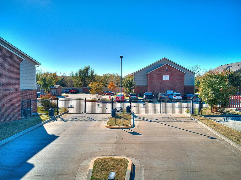 Classen Crossing - Norman-10