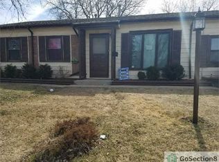 113 Willow Ct, Streamwood, IL 60107