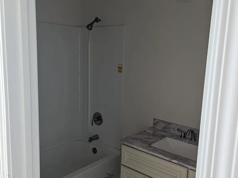 195 Clayton Ave — Photo 3