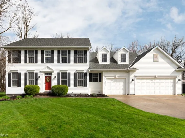 24568 Briarwood Dr, Olmsted Falls, OH 44138