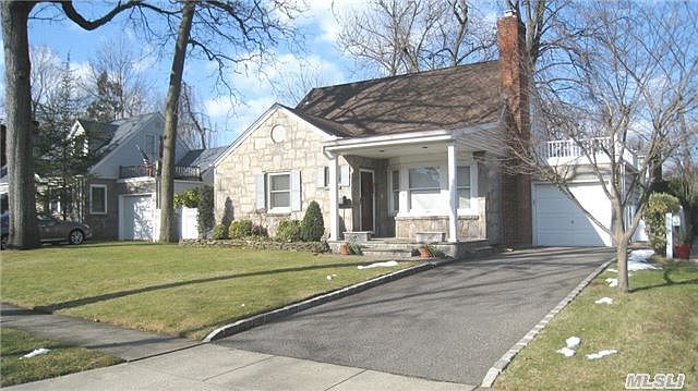 1st image of 31 Magnolia Dr