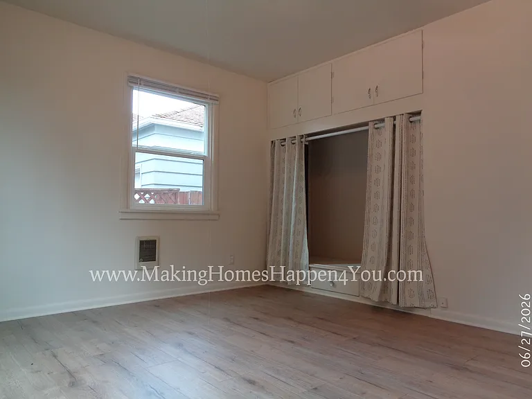 1945 23rd St NE — Photo 34
