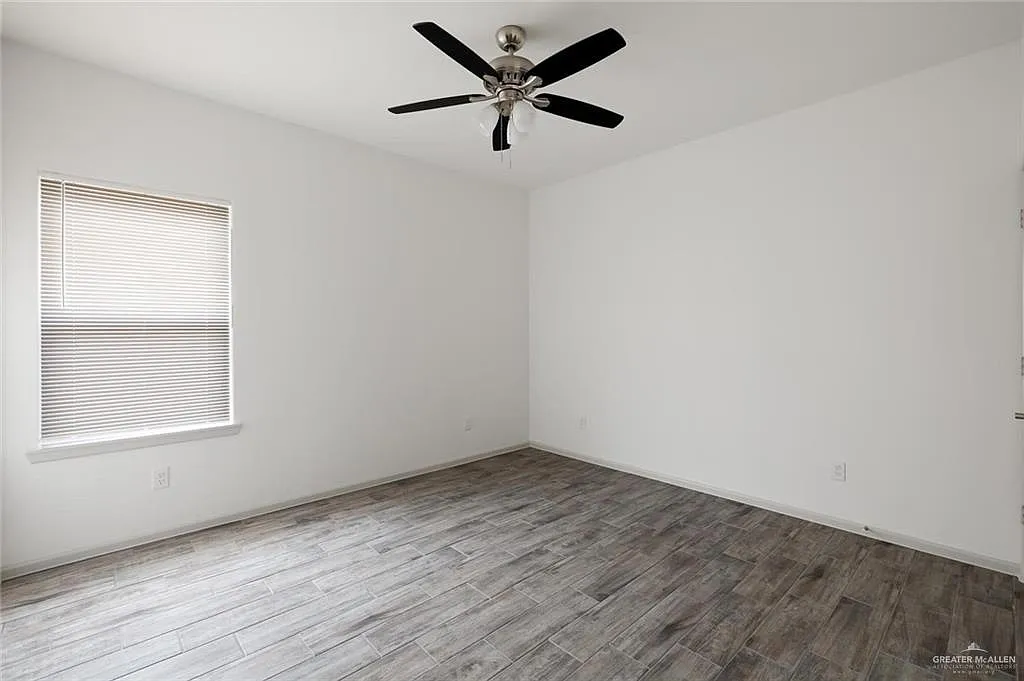 2 bed, 2.0 bath, 908 sqft, $1,200 — Photo 3