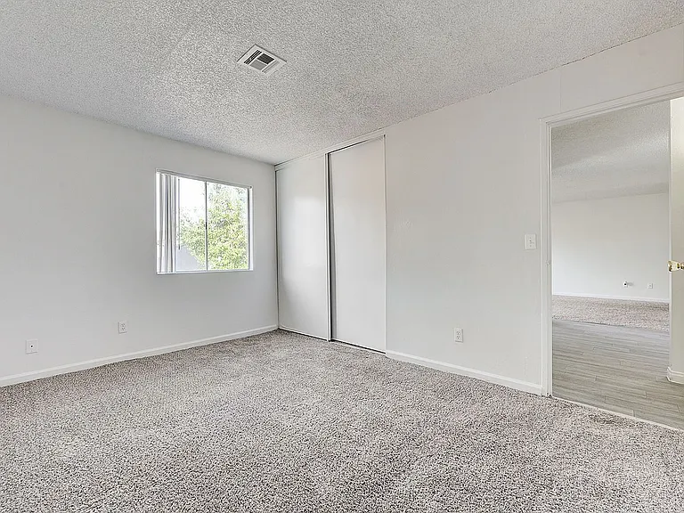 3940 Algonquin Dr-21