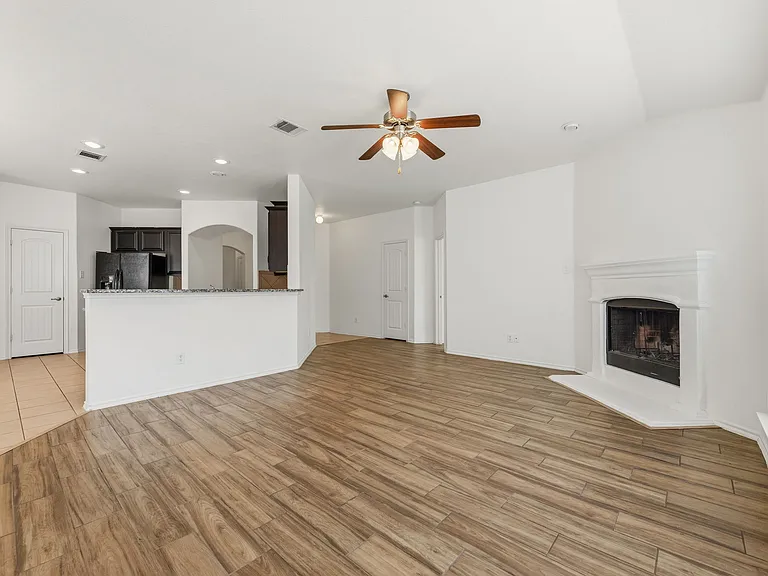 1011 Meadow Green Ct — Photo 17
