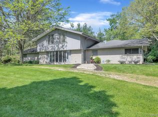 3280 Greentree Rd, Bloomfield Hills, MI 48304