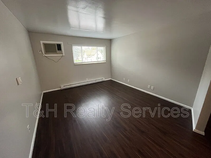 2 bed, 1.0 bath, 780 sqft, $1,250 — Photo 2