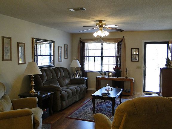3rd image of 302 SE Deerwood Gln