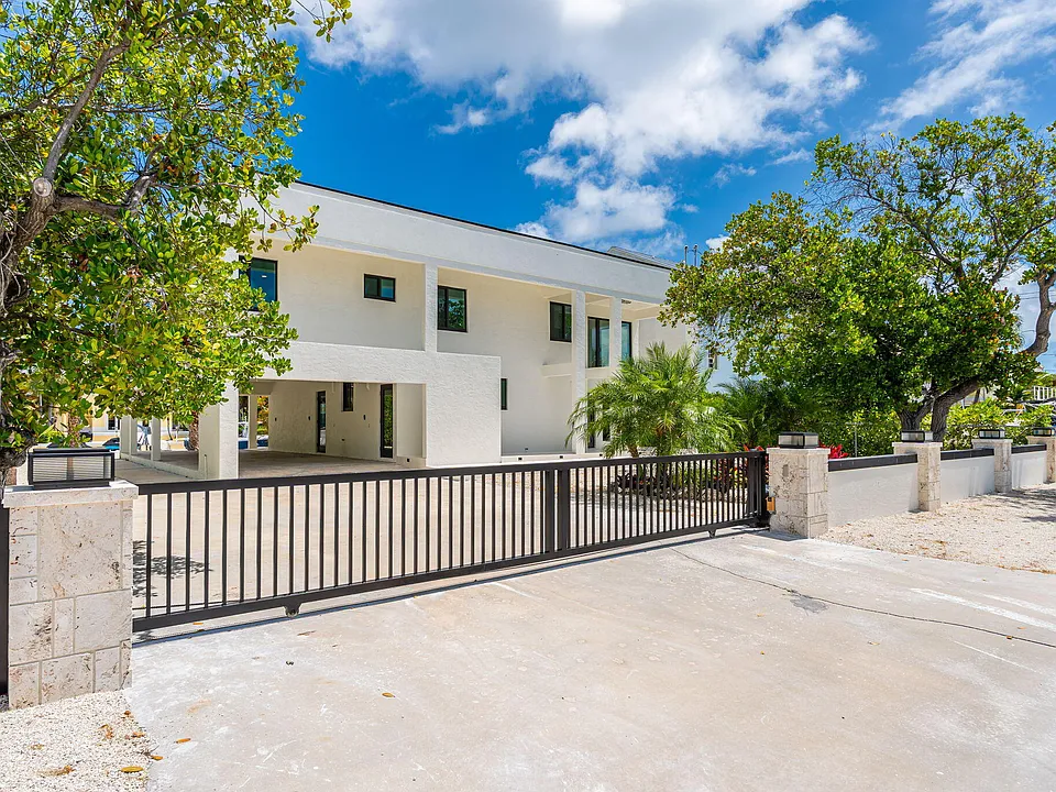 294 Saint Thomas Ave