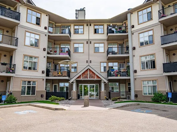 100 W Lakeway Blvd #324, Sylvan Lake, AB T4S 0A4
