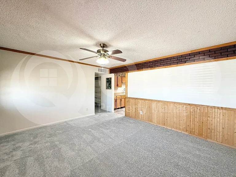 5208 S 40th Pl — Photo 13