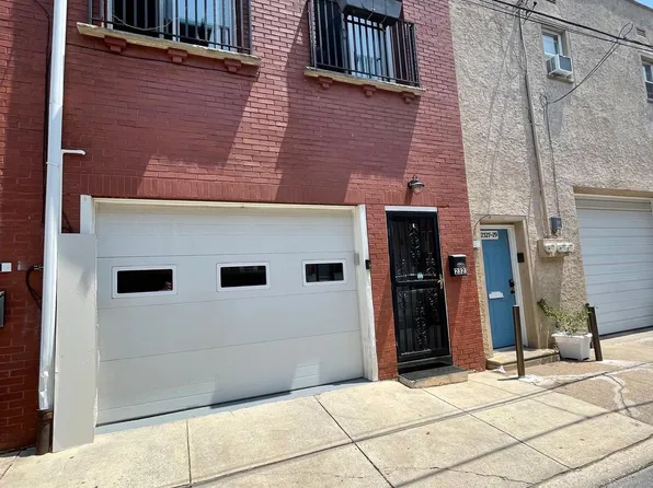 2323 S Alder St, Philadelphia, PA 19148