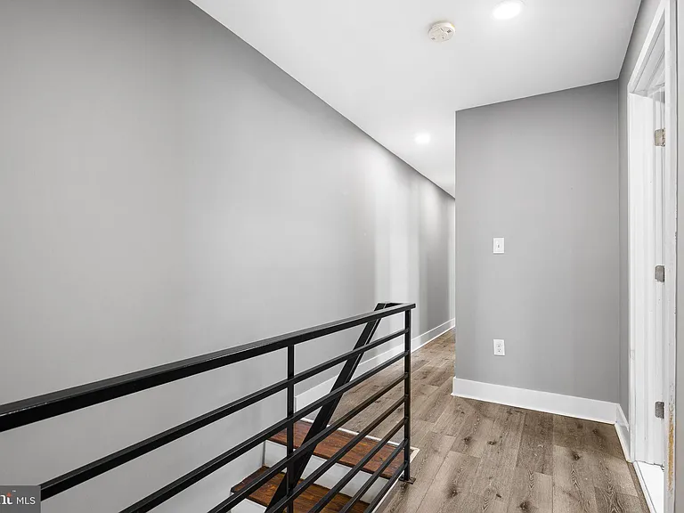 4626 E Thompson St — Photo 21