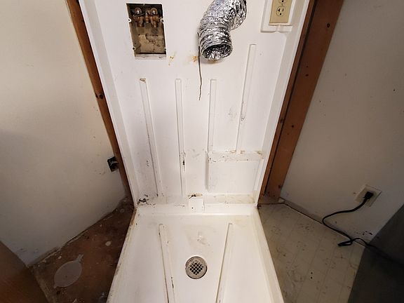 4th image of 592 Plymouth St #1