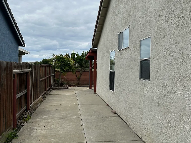 Haney Ln — Photo 23