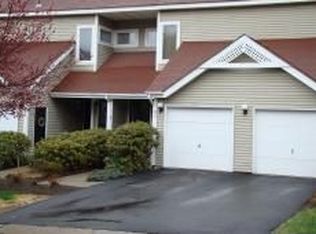 9 Petersburg Ct, Oak Ridge, NJ 07438