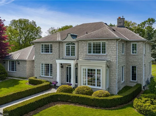 938 Governors Rd, Hamilton, ON L9H 5E3