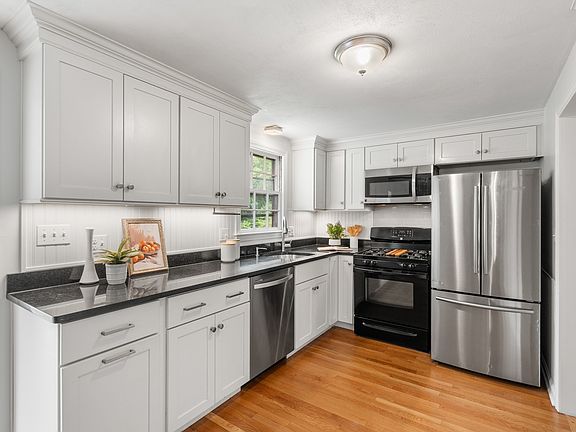5th image of 108 Greenwood Rd
