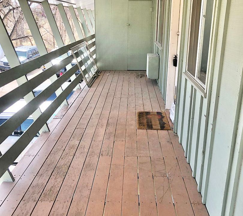 1st image of 1089 Lee St