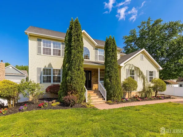 374 Mounts Mills Rd, Monroe Township, NJ 08831