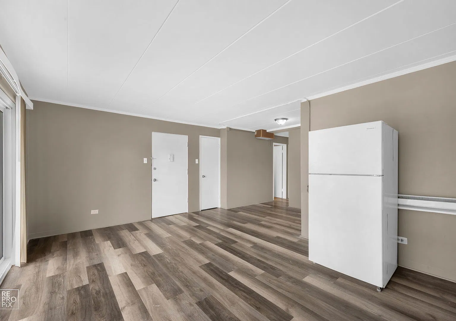 2 bed, 950 sqft, $1,500 — Photo 3