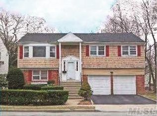 1575 Greenway Blvd, Valley Stream, NY 11580