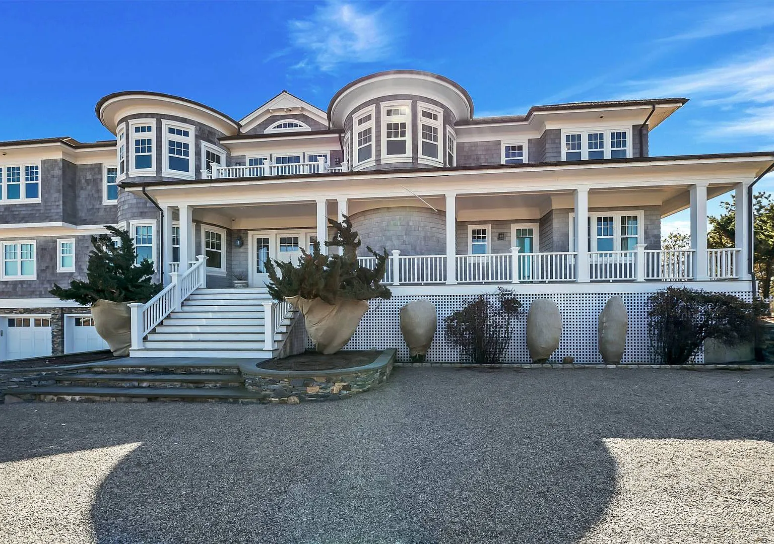 Oceanfront Estate with 360 Degree Bay & Ocean Views — Photo 3