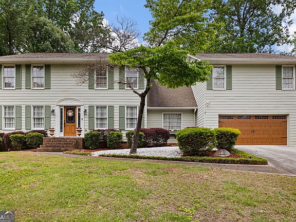 2nd image of 4544 Queen Anne Ct SE
