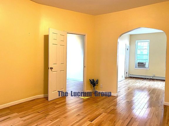 4th image of 189 16th St Floor 4