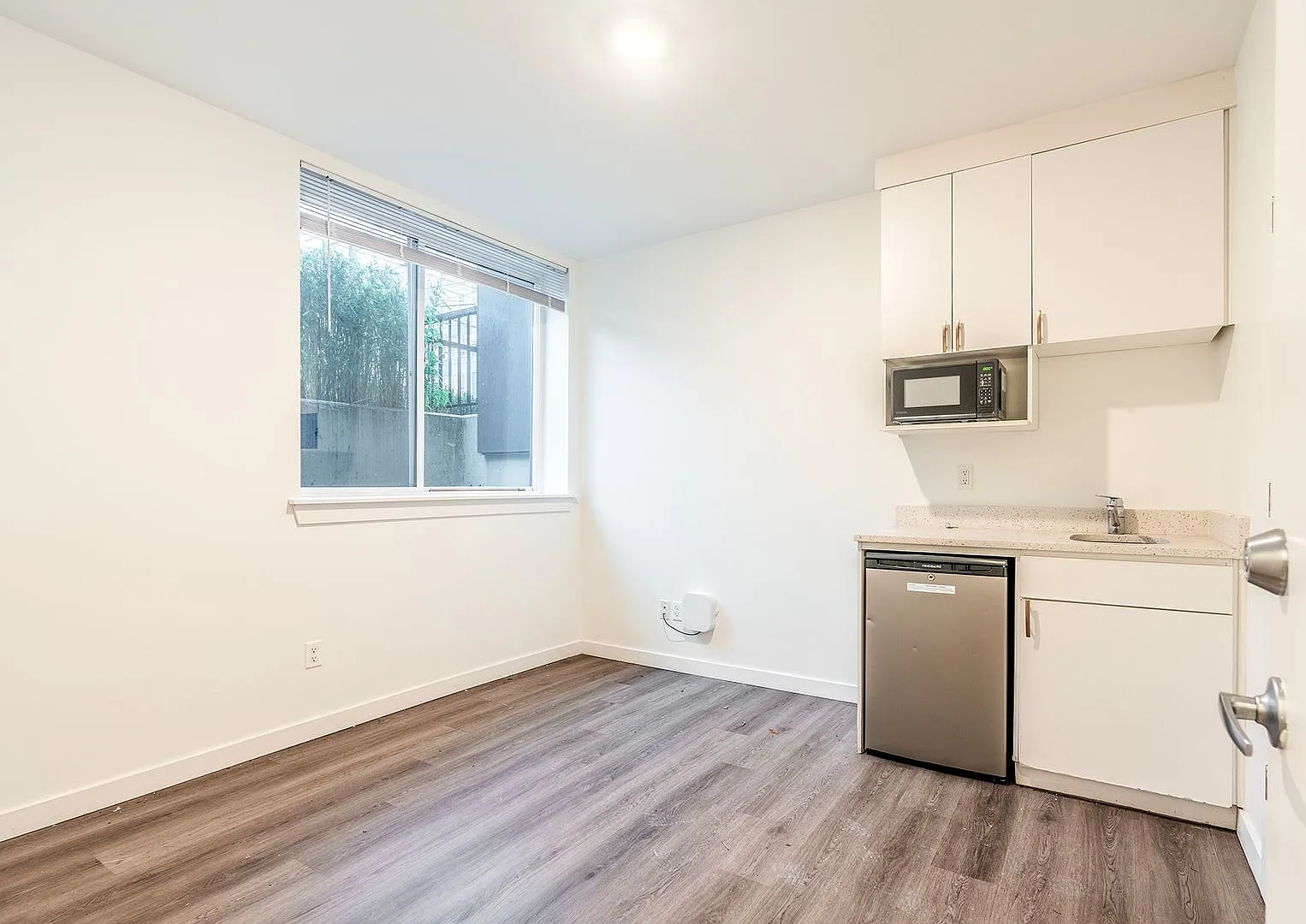 Modern Efficient Apartments in Prime Capitol Hill Location — Photo 2