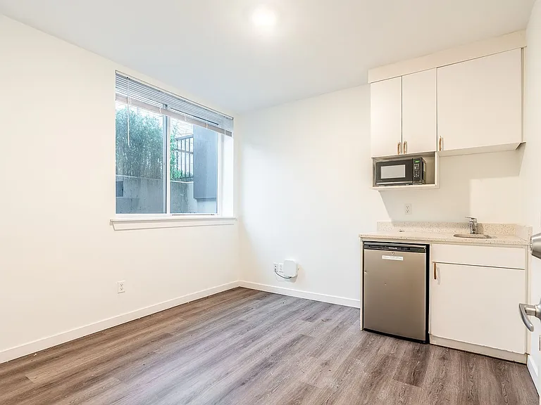 Modern Efficient Apartments in Prime Capitol Hill Location — Photo 2