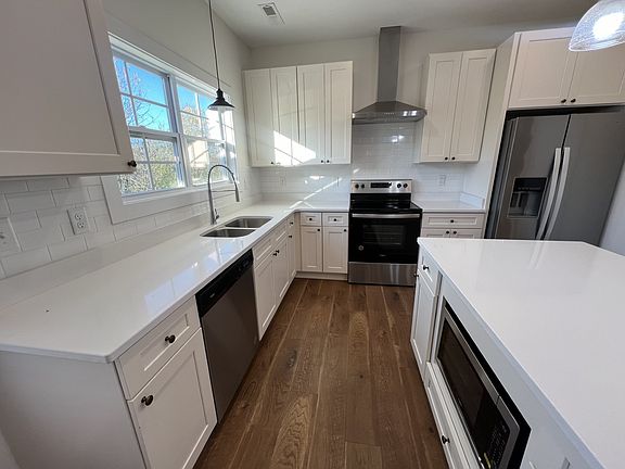 3rd image of 507 Bishop Ln