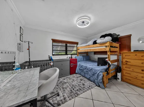 270 NE 42nd Street, Oakland Park, FL 33334