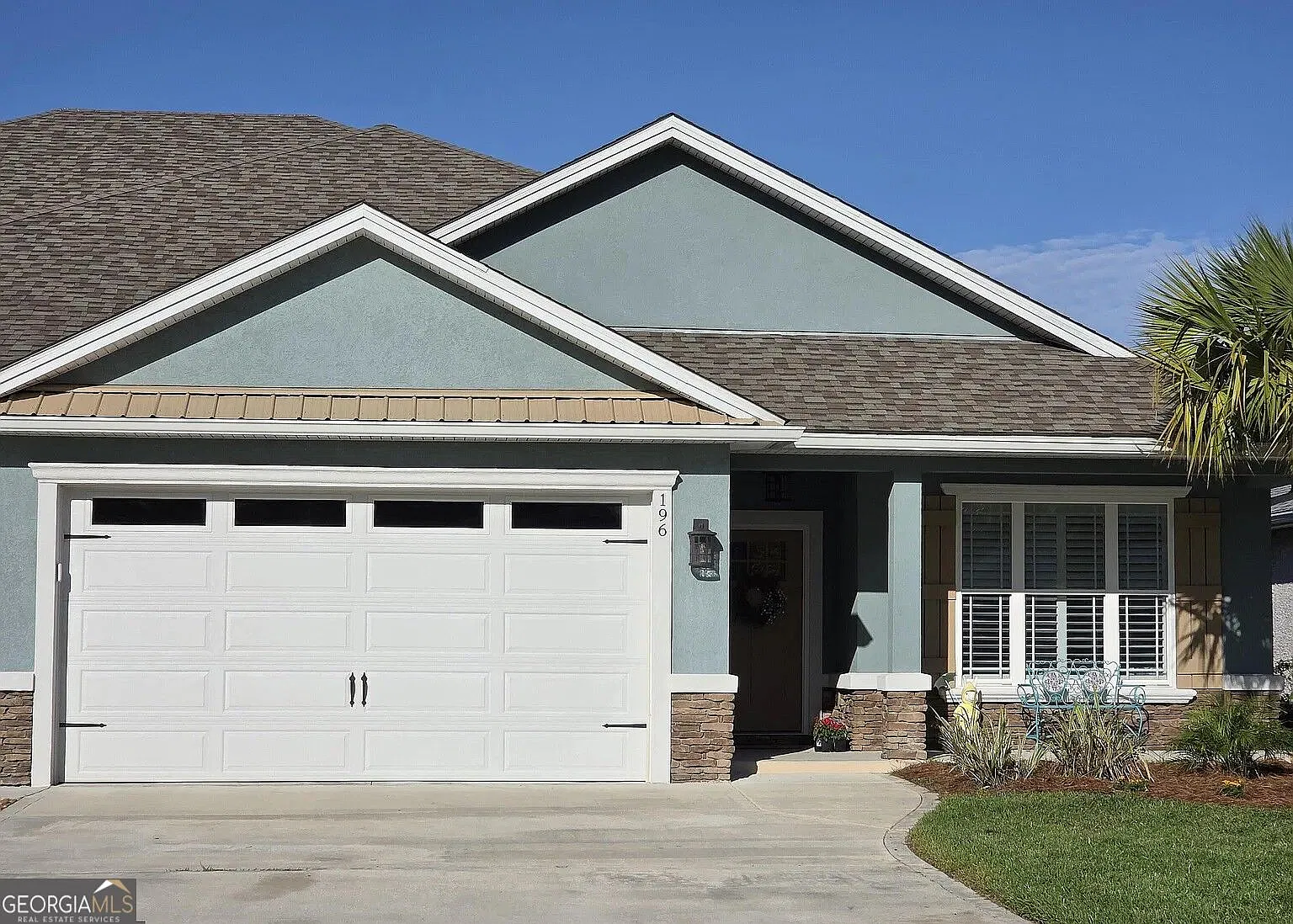 3 bed, 2.0 bath, 2152 sqft, $2,200 — Photo 1